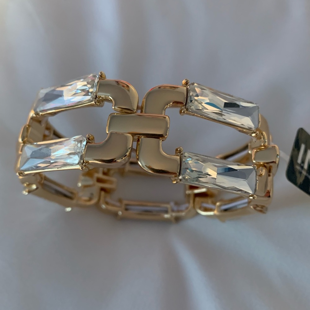 NWT Inc stone chain link stretch bracelet. 2 1/4” diameter
Color gold